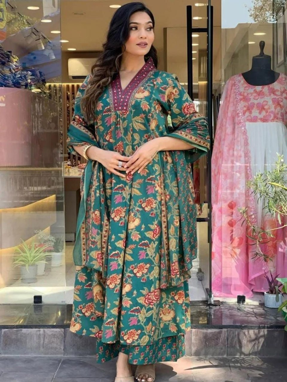 Elegant Green Printed Cotton Blend Kurta Set with Dupatta – SILKONIC